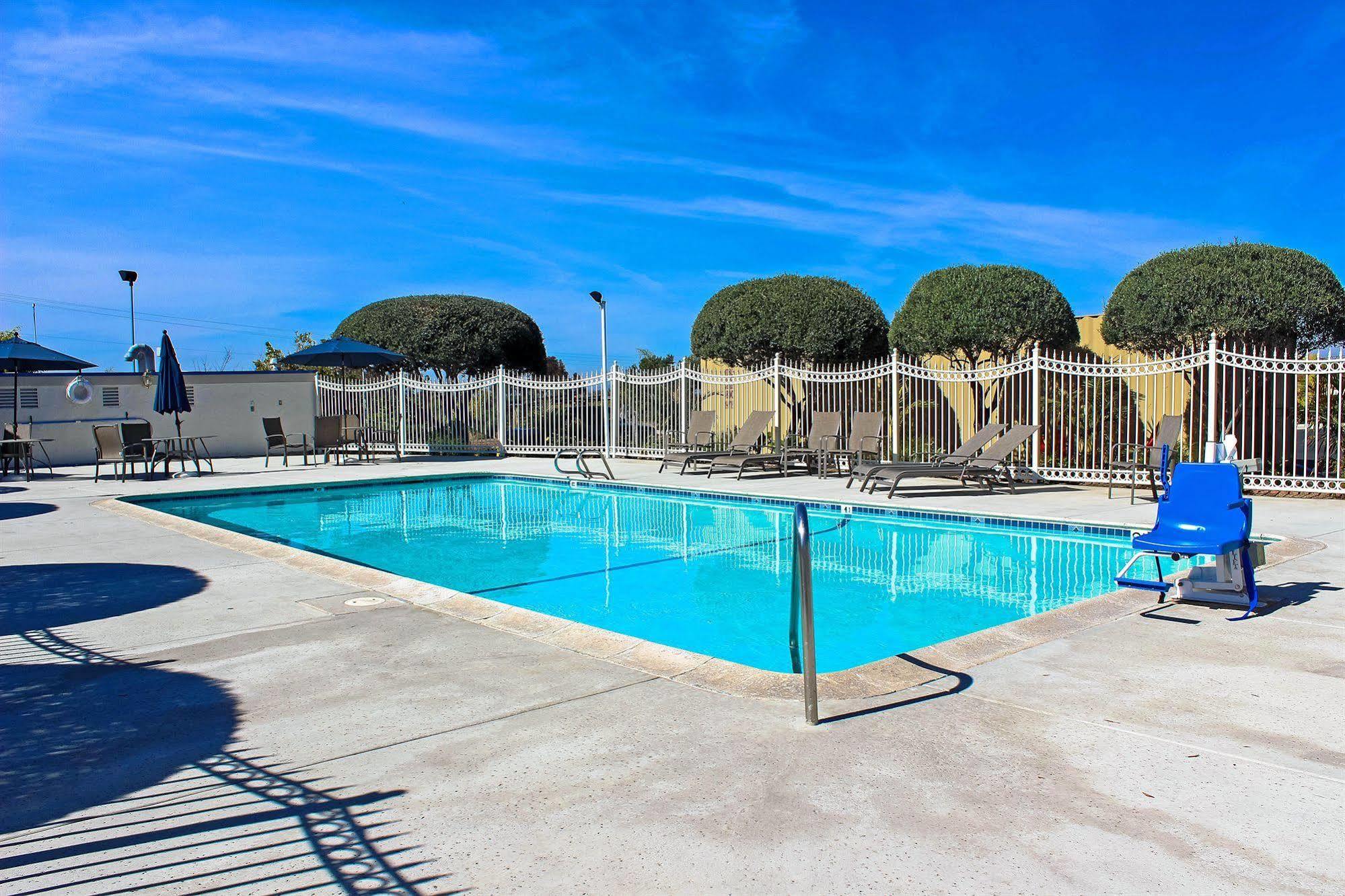 Motel 6-Vista, Ca Luaran gambar
